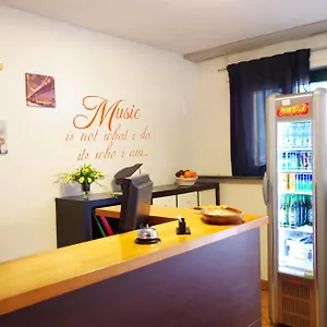Music *** Милан